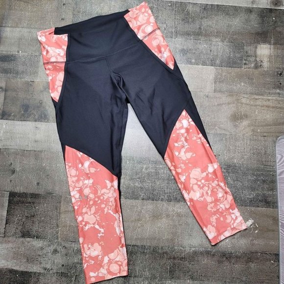 Under Armour black and peach womens capris legging - Picture 1 of 4